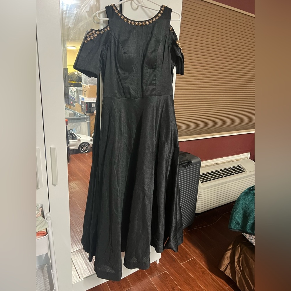Gown open shoulder